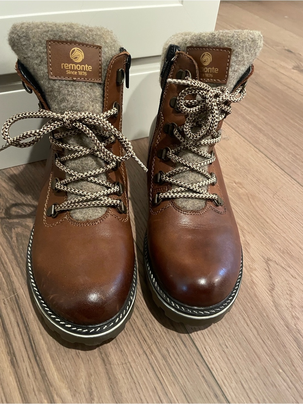 Remonte Men's Chestnut Brown Leather Lace-Up Winter Boots with Wool Cuff